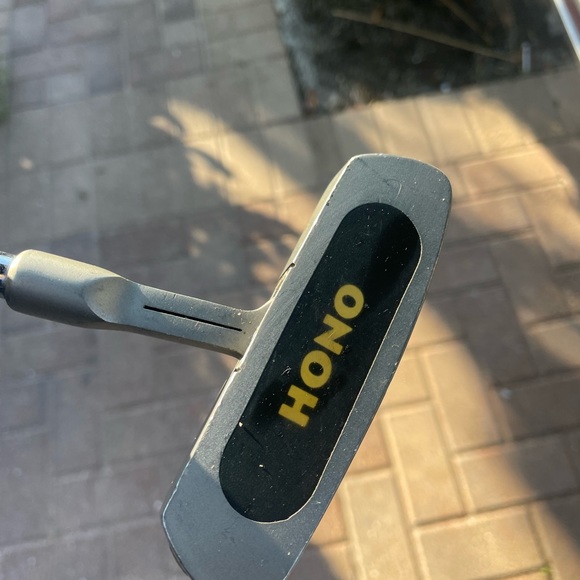 Hono YP500 Putter And Chipper All In One 
The head moves up/ down - Picture 3 of 8